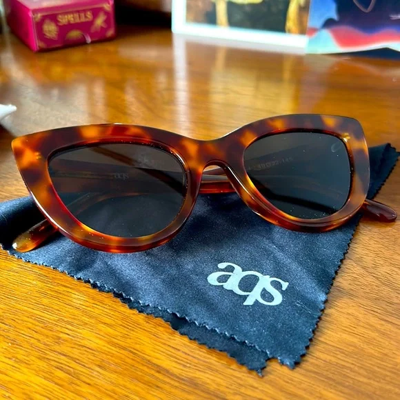 AQS Tortoise Shell Cat Eye Sunglasses ? Roux Cat Eye Sunglasses – AQS main image 2